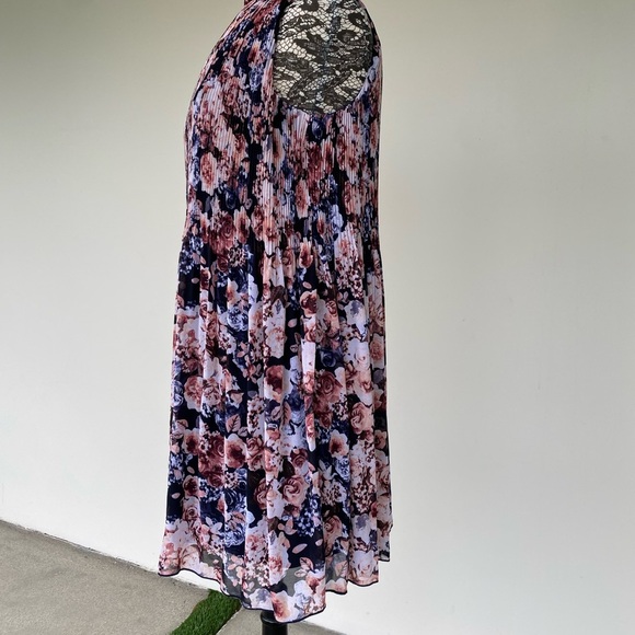 Floral Pleated Dress by Xhilaration size Med - Picture 3 of 5